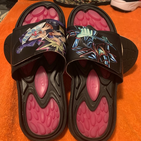 Adidas x YU-GI-OH! Reptossage Slides ‘Dark Magician’ [HQ4274] Men’s Size… - Picture 6 of 9